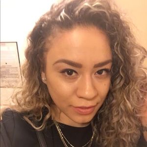 Meet your Posher, Elexis